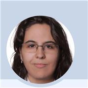 Graduado en Biología y con dominio alto de inglés, además de conocimiento en artes plásticas.
